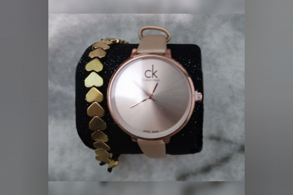 ساعت ck بند چرمی طلایی دستبند قلبی طلایی ساعت مچی