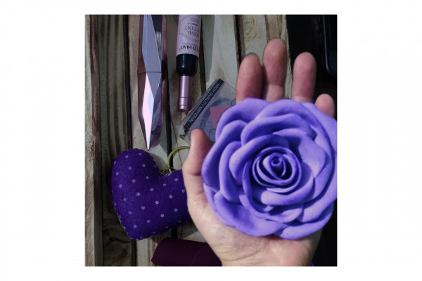 گل رز گل فومی بنفش