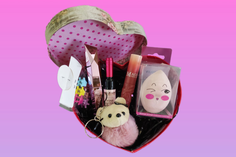 پ کادوی تولد روز دختر روززن سالگرد ازدواج هدیه تولد لوازم آرایشی