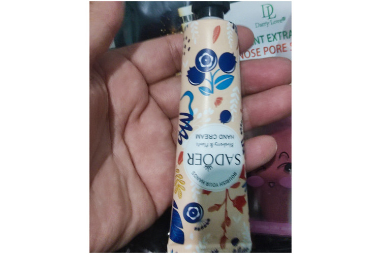 کرم دست میوه آیی