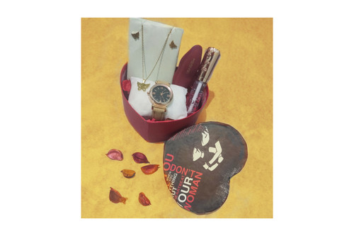 کادو تولد کادو ولنتاین کادو یلدا کادو روزدختر روززن پک لوازم آرایشی کادویی کرج