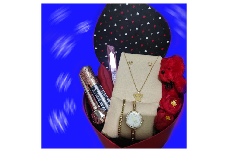قیمت خرید پک کادوی زنانه ولنتاین یلدایی