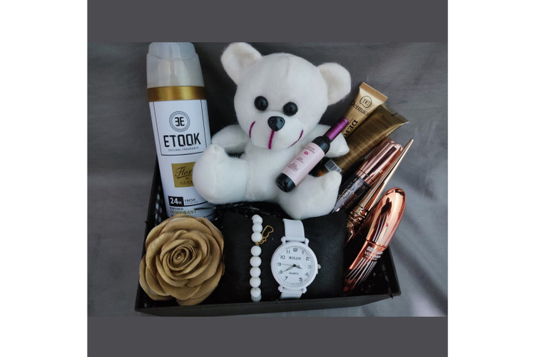 باکس کادو دخترانه آرایشی