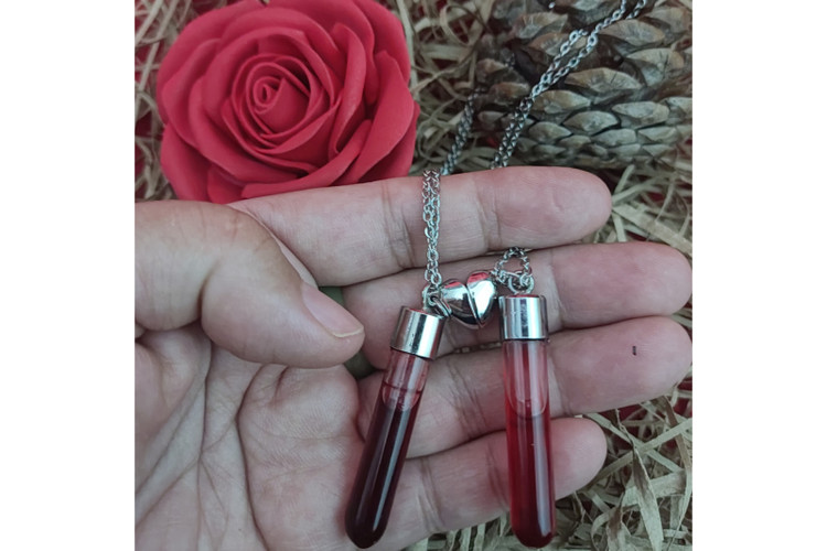 خرید آنلاین گردنبند شیشه خون