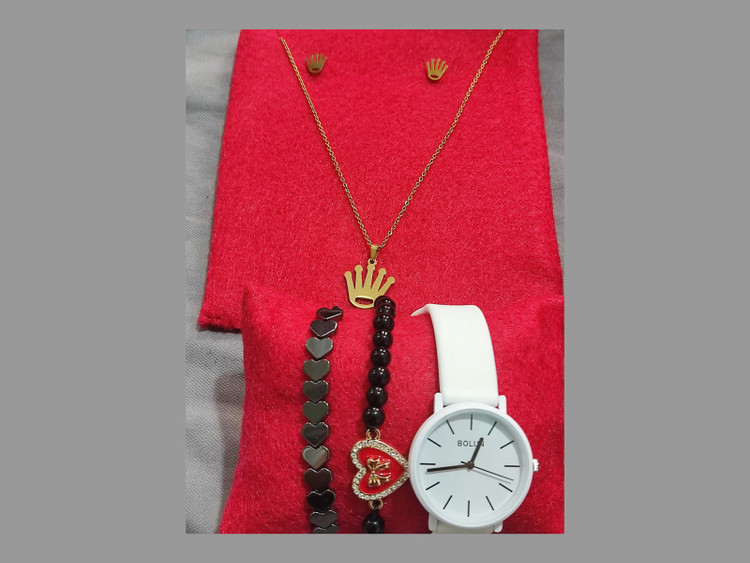 ساعت بلون دستبند و نیم ست