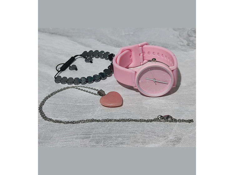 ساعت بلون صورتی گردنبند و دستبند