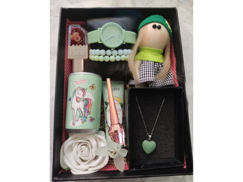 کادو روز دختر کادو سبز رنگ